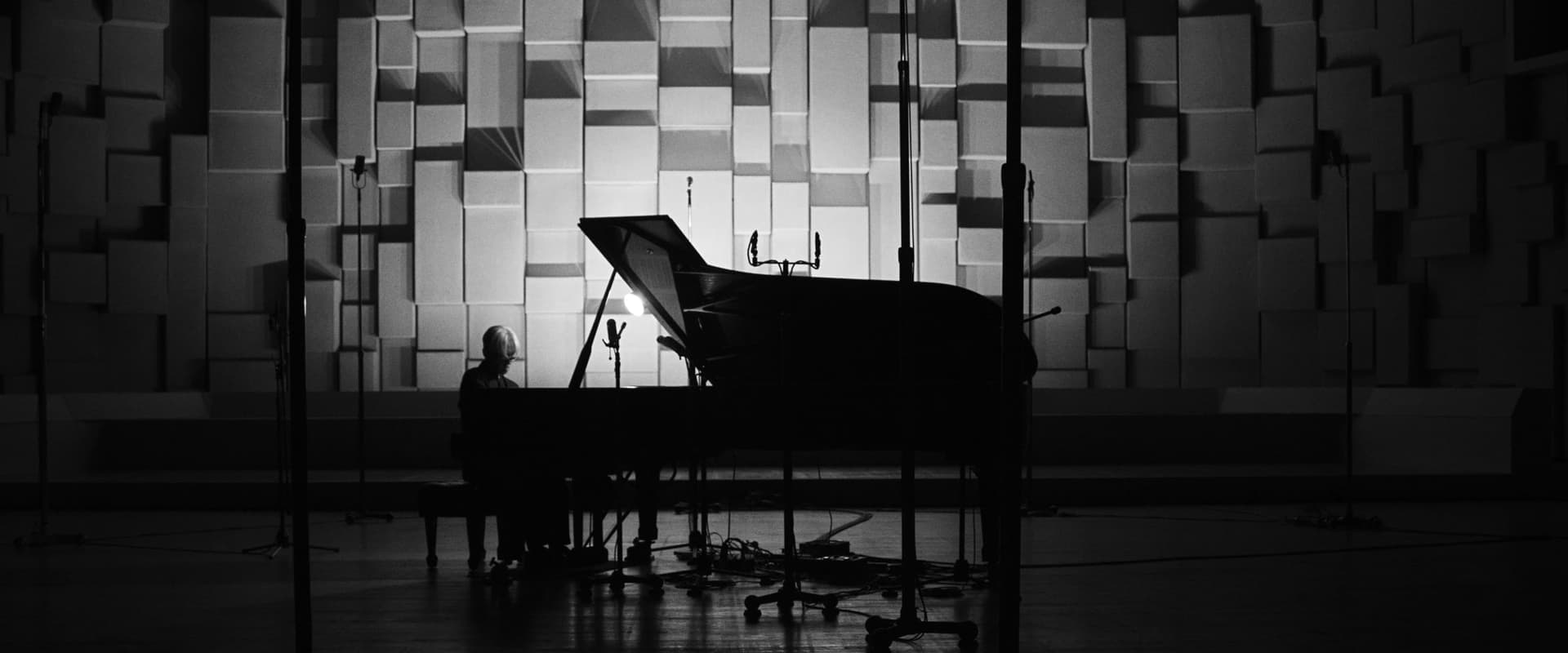 Ryuichi Sakamoto: Playing the Piano 2022